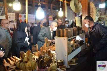 بازدید مدیرعامل سازمان منطقه آزاد انزلی از نمایشگاه محصولات و صنایع دستی موسسات بانوان کارآفرین