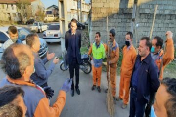 گفتگوی شهردار سیاهکل با پاکبانان زحمتکش شهرداری