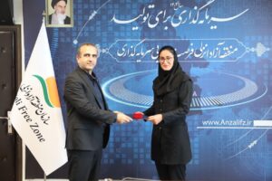 در نشست صمیمی با مدیرعامل سازمان منطقه آزاد انزلی انجام شد تجلیل از قهرمان قایقرانی آسیا در رشته روئینگ